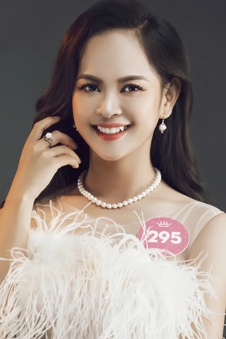 Ngắm trọn bộ ảnh chính thức của 43 thí sinh Chung kết Hoa hậu Việt Nam 2018 - Ảnh 5. Ngắm trọn bộ ảnh chính thức của 43 thí sinh Chung kết Hoa hậu Việt Nam 2018 - Ảnh 5.