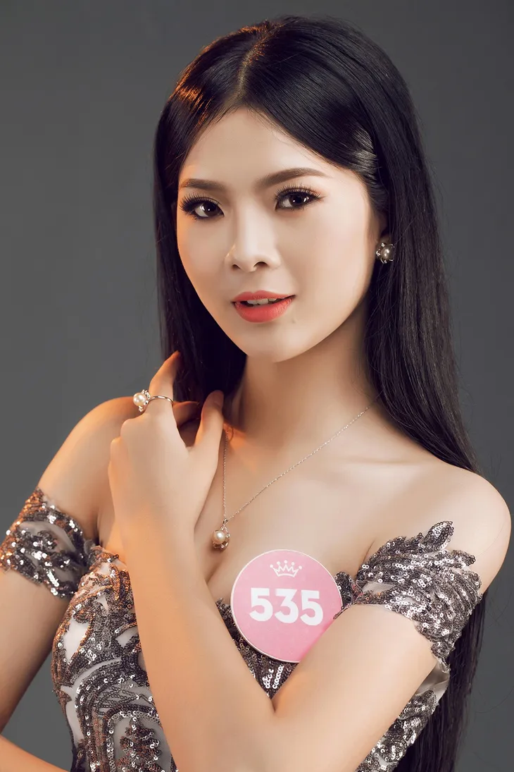 Ngắm trọn bộ ảnh chính thức của 43 thí sinh Chung kết Hoa hậu Việt Nam 2018 - Ảnh 7. Ngắm trọn bộ ảnh chính thức của 43 thí sinh Chung kết Hoa hậu Việt Nam 2018 - Ảnh 7.