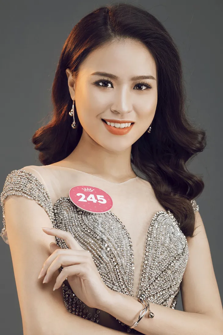 Ngắm trọn bộ ảnh chính thức của 43 thí sinh Chung kết Hoa hậu Việt Nam 2018 - Ảnh 43. Ngắm trọn bộ ảnh chính thức của 43 thí sinh Chung kết Hoa hậu Việt Nam 2018 - Ảnh 43.