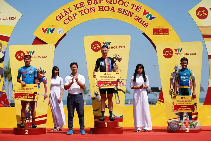 ẢNH: Những khoảnh khắc ấn tượng chặng 9 Giải xe đạp quốc tế VTV Cúp Tôn Hoa Sen 2018 - Ảnh 11. ẢNH: Những khoảnh khắc ấn tượng chặng 9 Giải xe đạp quốc tế VTV Cúp Tôn Hoa Sen 2018 - Ảnh 11.