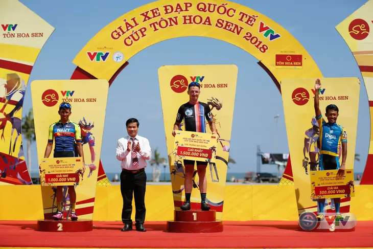 ẢNH: Những khoảnh khắc ấn tượng chặng 9 Giải xe đạp quốc tế VTV Cúp Tôn Hoa Sen 2018 - Ảnh 12. ẢNH: Những khoảnh khắc ấn tượng chặng 9 Giải xe đạp quốc tế VTV Cúp Tôn Hoa Sen 2018 - Ảnh 12.