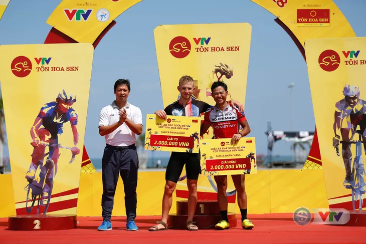 ẢNH: Những khoảnh khắc ấn tượng chặng 9 Giải xe đạp quốc tế VTV Cúp Tôn Hoa Sen 2018 - Ảnh 14. ẢNH: Những khoảnh khắc ấn tượng chặng 9 Giải xe đạp quốc tế VTV Cúp Tôn Hoa Sen 2018 - Ảnh 14.