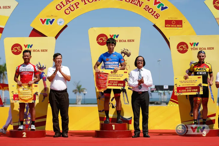 ẢNH: Những khoảnh khắc ấn tượng chặng 9 Giải xe đạp quốc tế VTV Cúp Tôn Hoa Sen 2018 - Ảnh 15. ẢNH: Những khoảnh khắc ấn tượng chặng 9 Giải xe đạp quốc tế VTV Cúp Tôn Hoa Sen 2018 - Ảnh 15.