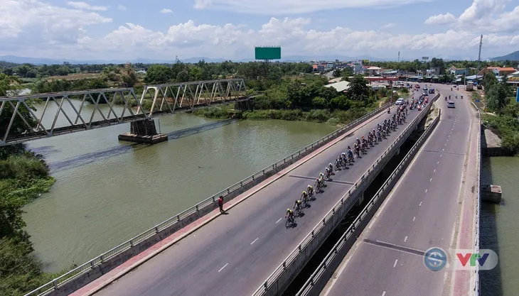 ẢNH: Những khoảnh khắc ấn tượng chặng 9 Giải xe đạp quốc tế VTV Cúp Tôn Hoa Sen 2018 - Ảnh 7. ẢNH: Những khoảnh khắc ấn tượng chặng 9 Giải xe đạp quốc tế VTV Cúp Tôn Hoa Sen 2018 - Ảnh 7.