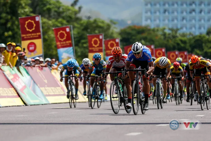ẢNH: Những khoảnh khắc ấn tượng chặng 9 Giải xe đạp quốc tế VTV Cúp Tôn Hoa Sen 2018 - Ảnh 9. ẢNH: Những khoảnh khắc ấn tượng chặng 9 Giải xe đạp quốc tế VTV Cúp Tôn Hoa Sen 2018 - Ảnh 9.
