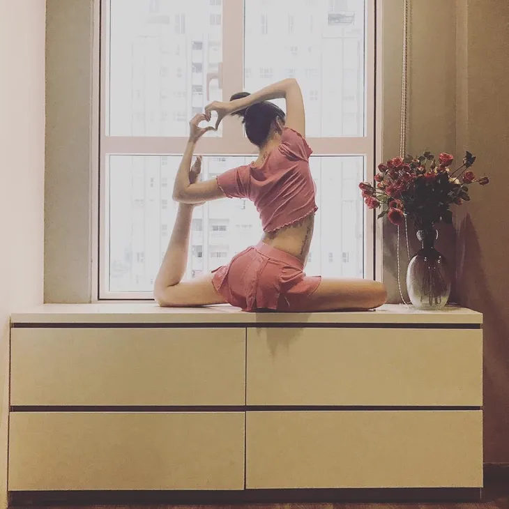 Những người đẹp Vbiz khoe body hoàn hảo nhờ tập Yoga - Ảnh 7. Những người đẹp Vbiz khoe body hoàn hảo nhờ tập Yoga - Ảnh 7.