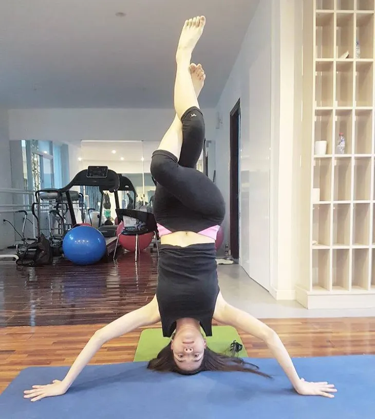 Những người đẹp Vbiz khoe body hoàn hảo nhờ tập Yoga - Ảnh 2. Những người đẹp Vbiz khoe body hoàn hảo nhờ tập Yoga - Ảnh 2.