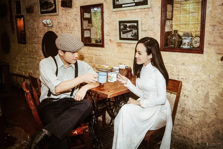 BTV Hoài Anh đẹp dịu dàng trong tà áo dài trắng tinh khôi - Ảnh 2. BTV Hoài Anh đẹp dịu dàng trong tà áo dài trắng tinh khôi - Ảnh 2.