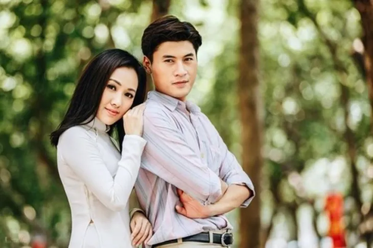 BTV Hoài Anh đẹp dịu dàng trong tà áo dài trắng tinh khôi - Ảnh 7. BTV Hoài Anh đẹp dịu dàng trong tà áo dài trắng tinh khôi - Ảnh 7.