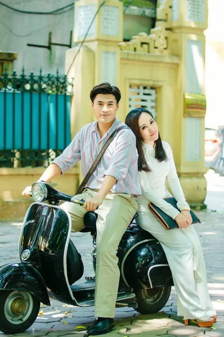 BTV Hoài Anh đẹp dịu dàng trong tà áo dài trắng tinh khôi - Ảnh 8. BTV Hoài Anh đẹp dịu dàng trong tà áo dài trắng tinh khôi - Ảnh 8.