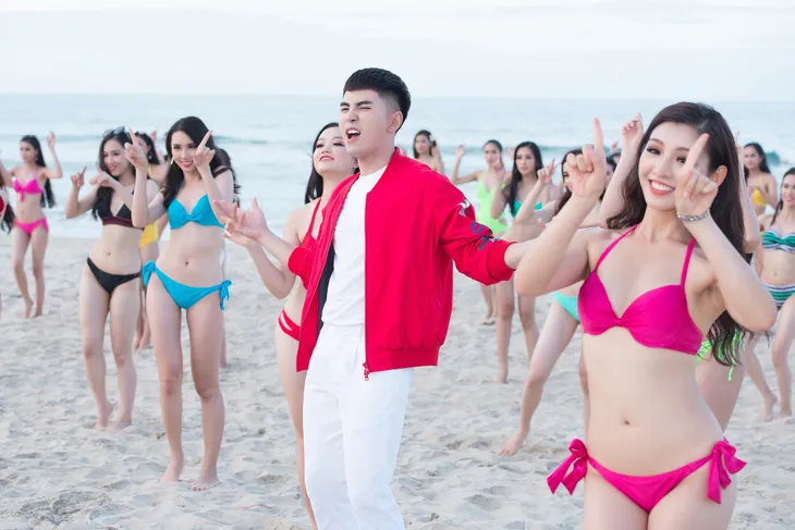 Thí sinh Hoa hậu Việt Nam 2018 nóng bỏng hết cỡ trong MV trước đêm chung kết - Ảnh 5. Thí sinh Hoa hậu Việt Nam 2018 nóng bỏng hết cỡ trong MV trước đêm chung kết - Ảnh 5.