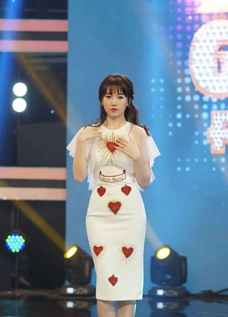 Hari Won gây sốt với hình ảnh mang dép lê tập nhảy hit của T-ara - Ảnh 3. Hari Won gây sốt với hình ảnh mang dép lê tập nhảy hit của T-ara - Ảnh 3.