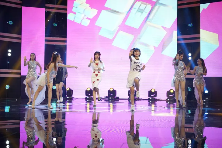 Hari Won gây sốt với hình ảnh mang dép lê tập nhảy hit của T-ara - Ảnh 1. Hari Won gây sốt với hình ảnh mang dép lê tập nhảy hit của T-ara - Ảnh 1.