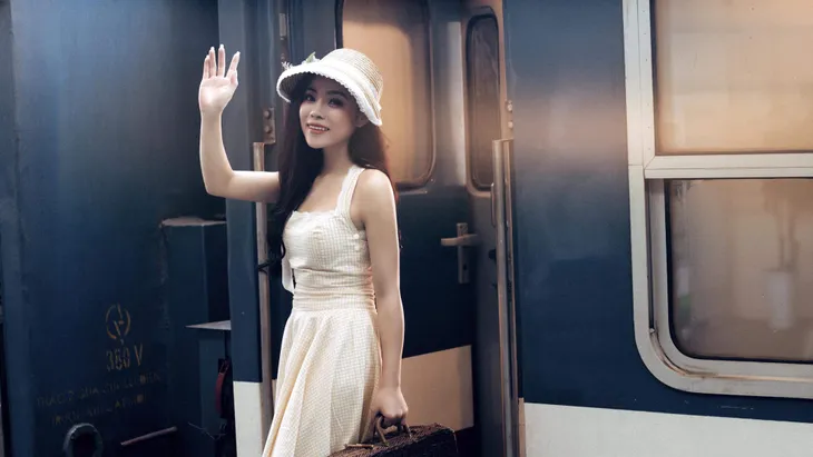 Sao mai Mai Diệu Ly kể chuyện tình êm đềm trong MV về Hà Nội - Ảnh 5. Sao mai Mai Diệu Ly kể chuyện tình êm đềm trong MV về Hà Nội - Ảnh 5.