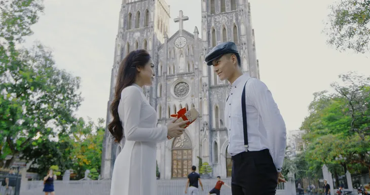Sao mai Mai Diệu Ly kể chuyện tình êm đềm trong MV về Hà Nội - Ảnh 6. Sao mai Mai Diệu Ly kể chuyện tình êm đềm trong MV về Hà Nội - Ảnh 6.