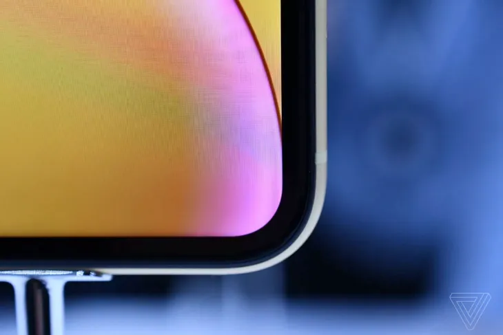 Trên tay iPhone XR giá rẻ: Thiết kế tuyệt đẹp, đáng cân nhắc nâng cấp - Ảnh 3. Trên tay iPhone XR giá rẻ: Thiết kế tuyệt đẹp, đáng cân nhắc nâng cấp - Ảnh 3.