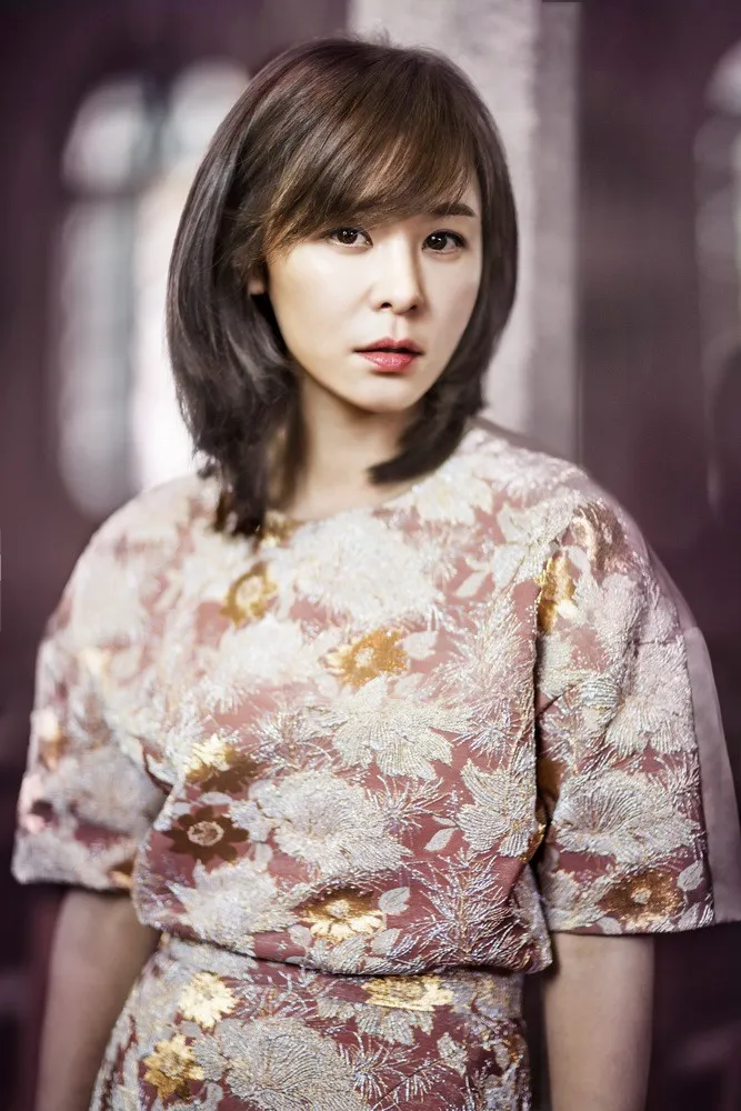 Choi Kang Hee lột xác trong Bóng tối của cám dỗ - Ảnh 2. Choi Kang Hee lột xác trong Bóng tối của cám dỗ - Ảnh 2.