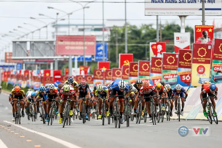 ẢNH: Những khoảnh khắc ấn tượng chặng 13 Giải xe đạp quốc tế VTV Cup Tôn Hoa Sen 2018 - Ảnh 10. ẢNH: Những khoảnh khắc ấn tượng chặng 13 Giải xe đạp quốc tế VTV Cup Tôn Hoa Sen 2018 - Ảnh 10.