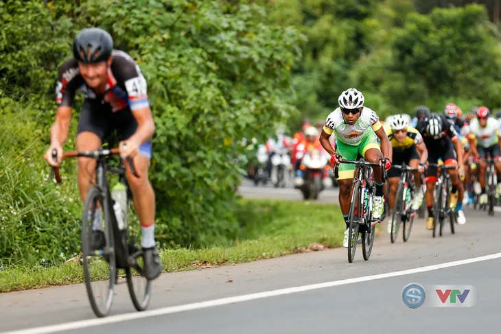 ẢNH: Những khoảnh khắc ấn tượng chặng 13 Giải xe đạp quốc tế VTV Cup Tôn Hoa Sen 2018 - Ảnh 3. ẢNH: Những khoảnh khắc ấn tượng chặng 13 Giải xe đạp quốc tế VTV Cup Tôn Hoa Sen 2018 - Ảnh 3.