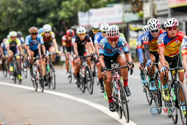 ẢNH: Những khoảnh khắc ấn tượng chặng 13 Giải xe đạp quốc tế VTV Cup Tôn Hoa Sen 2018 - Ảnh 6. ẢNH: Những khoảnh khắc ấn tượng chặng 13 Giải xe đạp quốc tế VTV Cup Tôn Hoa Sen 2018 - Ảnh 6.