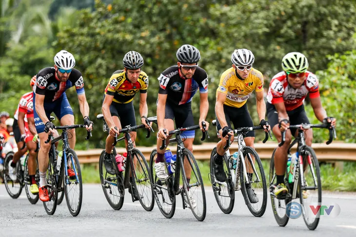 ẢNH: Những khoảnh khắc ấn tượng chặng 13 Giải xe đạp quốc tế VTV Cup Tôn Hoa Sen 2018 - Ảnh 9. ẢNH: Những khoảnh khắc ấn tượng chặng 13 Giải xe đạp quốc tế VTV Cup Tôn Hoa Sen 2018 - Ảnh 9.