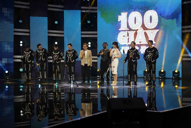 100 giây rực rỡ: Khiến khán giả vỡ oà, người giấu mặt giành chiến thắng tập 1 - Ảnh 2. 100 giây rực rỡ: Khiến khán giả vỡ oà, người giấu mặt giành chiến thắng tập 1 - Ảnh 2.