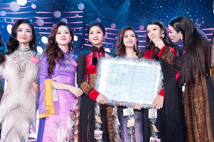 Lộ diện Top 3 Người đẹp truyền thông trước đêm Chung kết HHVN 2018 - Ảnh 2. Lộ diện Top 3 Người đẹp truyền thông trước đêm Chung kết HHVN 2018 - Ảnh 2.