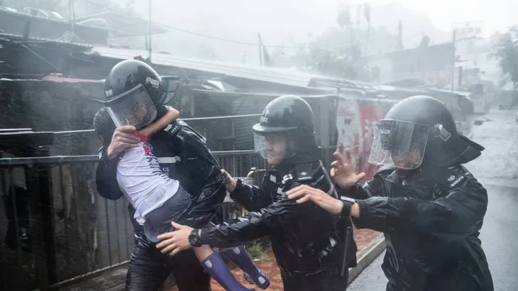 Siêu bão Mangkhut đổ bộ vào Trung Quốc - Ảnh 3. Siêu bão Mangkhut đổ bộ vào Trung Quốc - Ảnh 3.