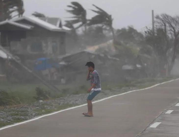 Siêu bão Mangkhut đổ bộ vào Trung Quốc - Ảnh 5. Siêu bão Mangkhut đổ bộ vào Trung Quốc - Ảnh 5.