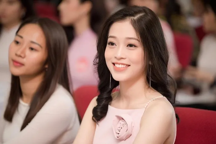 Hành trình từ sinh viên xinh đẹp, giỏi giang đến Á hậu 1 Hoa hậu Việt Nam 2018 của Bùi Phương Nga - Ảnh 3. Hành trình từ sinh viên xinh đẹp, giỏi giang đến Á hậu 1 Hoa hậu Việt Nam 2018 của Bùi Phương Nga - Ảnh 3.