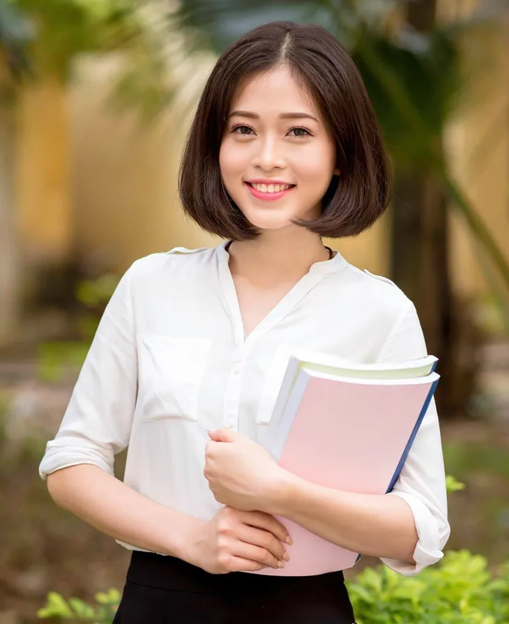 Hành trình từ sinh viên xinh đẹp, giỏi giang đến Á hậu 1 Hoa hậu Việt Nam 2018 của Bùi Phương Nga - Ảnh 2. Hành trình từ sinh viên xinh đẹp, giỏi giang đến Á hậu 1 Hoa hậu Việt Nam 2018 của Bùi Phương Nga - Ảnh 2.