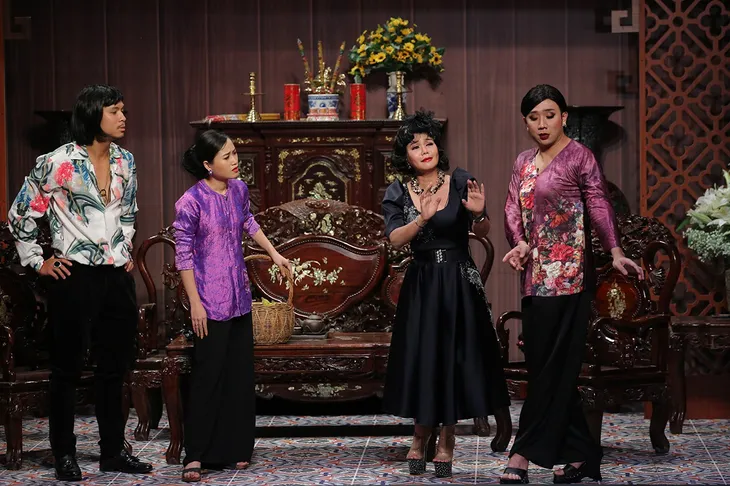 Trấn Thành bị Ngọc Huyền hại lên bờ xuống ruộng tại Ơn giời! - Ảnh 1. Trấn Thành bị Ngọc Huyền hại lên bờ xuống ruộng tại Ơn giời! - Ảnh 1.