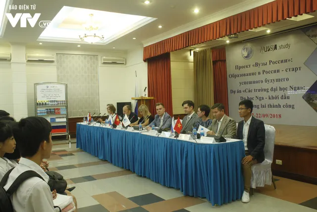 Triển lãm các trường đại học hàng đầu của Nga cuốn hút học sinh Việt - Ảnh 2. Triển lãm các trường đại học hàng đầu của Nga cuốn hút học sinh Việt - Ảnh 2.