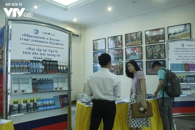 Triển lãm các trường đại học hàng đầu của Nga cuốn hút học sinh Việt - Ảnh 7. Triển lãm các trường đại học hàng đầu của Nga cuốn hút học sinh Việt - Ảnh 7.