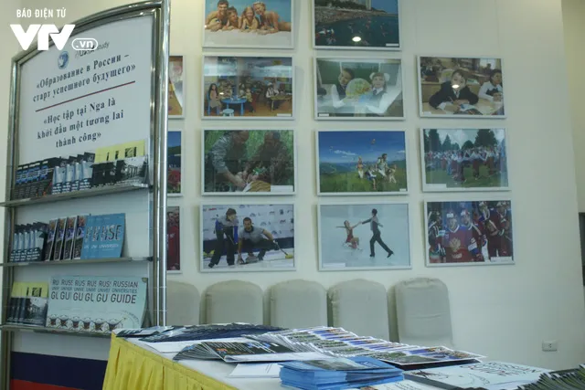 Triển lãm các trường đại học hàng đầu của Nga cuốn hút học sinh Việt - Ảnh 8. Triển lãm các trường đại học hàng đầu của Nga cuốn hút học sinh Việt - Ảnh 8.