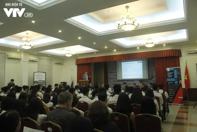 Triển lãm các trường đại học hàng đầu của Nga cuốn hút học sinh Việt - Ảnh 6. Triển lãm các trường đại học hàng đầu của Nga cuốn hút học sinh Việt - Ảnh 6.