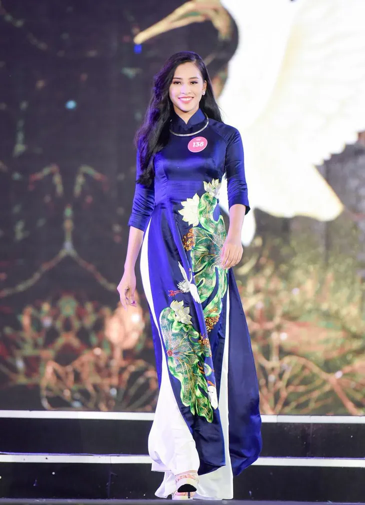 Hành trình từ nữ sinh 18 tuổi trở thành tân Hoa hậu Việt Nam 2018 của Trần Tiểu Vy - Ảnh 8. Hành trình từ nữ sinh 18 tuổi trở thành tân Hoa hậu Việt Nam 2018 của Trần Tiểu Vy - Ảnh 8.