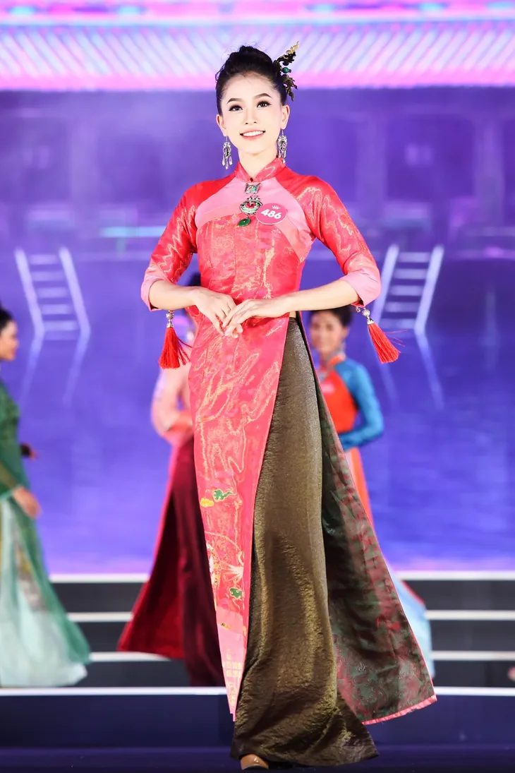 Hành trình từ sinh viên xinh đẹp, giỏi giang đến Á hậu 1 Hoa hậu Việt Nam 2018 của Bùi Phương Nga - Ảnh 12. Hành trình từ sinh viên xinh đẹp, giỏi giang đến Á hậu 1 Hoa hậu Việt Nam 2018 của Bùi Phương Nga - Ảnh 12.