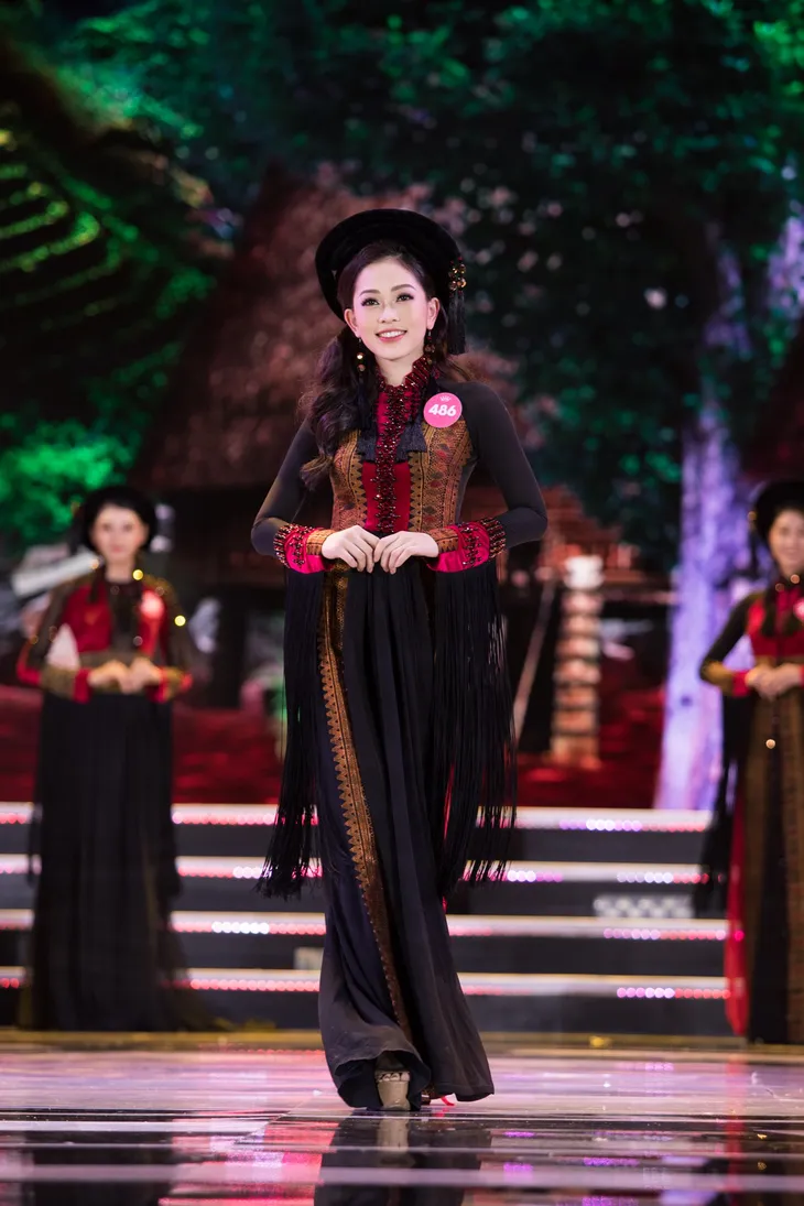 Hành trình từ sinh viên xinh đẹp, giỏi giang đến Á hậu 1 Hoa hậu Việt Nam 2018 của Bùi Phương Nga - Ảnh 14. Hành trình từ sinh viên xinh đẹp, giỏi giang đến Á hậu 1 Hoa hậu Việt Nam 2018 của Bùi Phương Nga - Ảnh 14.