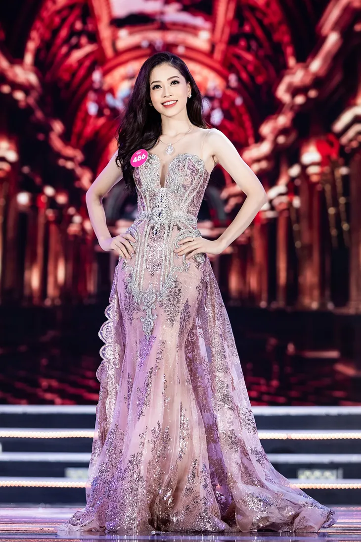 Hành trình từ sinh viên xinh đẹp, giỏi giang đến Á hậu 1 Hoa hậu Việt Nam 2018 của Bùi Phương Nga - Ảnh 17. Hành trình từ sinh viên xinh đẹp, giỏi giang đến Á hậu 1 Hoa hậu Việt Nam 2018 của Bùi Phương Nga - Ảnh 17.