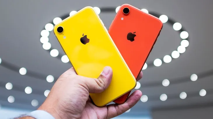 iPhone XR chưa ra mắt, smartphone Android đã sợ mất vía - Ảnh 1.