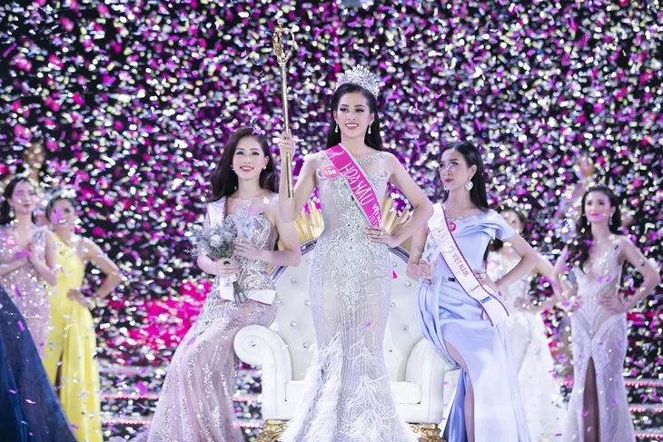 ĐD Hoàng Nhật Nam gây ấn tượng với sân khấu CK Hoa hậu Việt Nam 2018 - Ảnh 7. ĐD Hoàng Nhật Nam gây ấn tượng với sân khấu CK Hoa hậu Việt Nam 2018 - Ảnh 7.