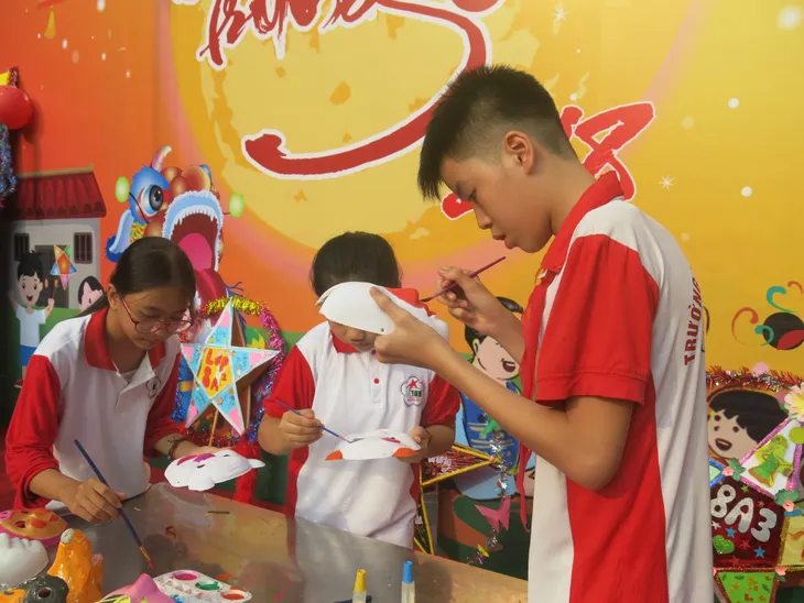 Thầy trò trường THCS Khương Mai gắn kết trong Ngày hội Trung thu 2018 - Ảnh 6. Thầy trò trường THCS Khương Mai gắn kết trong Ngày hội Trung thu 2018 - Ảnh 6.