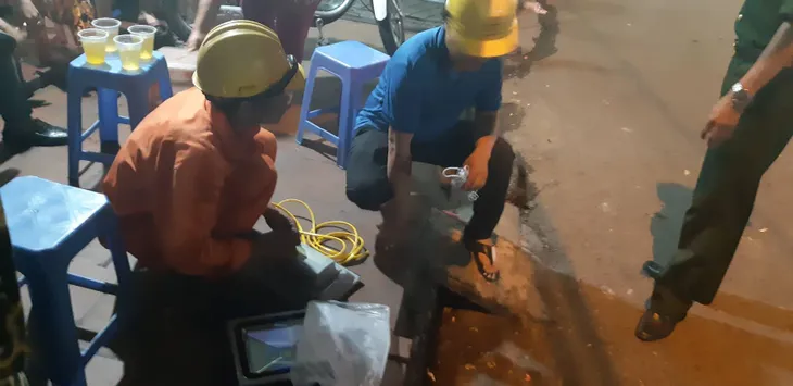 Phong toả hiện trường vụ cháy trên đường Đê La Thành: Phát hiện nhiều phần nghi là bộ phận cơ thể người - Ảnh 17. Phong toả hiện trường vụ cháy trên đường Đê La Thành: Phát hiện nhiều phần nghi là bộ phận cơ thể người - Ảnh 17.
