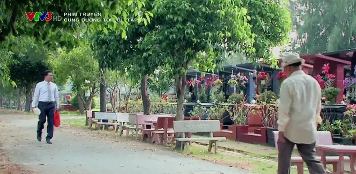Cung đường tội lỗi - Tập 19: Chưa kịp vui với tình yêu đầu đời, Quân sẽ bị mẹ bạn gái cấm cản vì nghèo khó? - Ảnh 7. Cung đường tội lỗi - Tập 19: Chưa kịp vui với tình yêu đầu đời, Quân sẽ bị mẹ bạn gái cấm cản vì nghèo khó? - Ảnh 7.