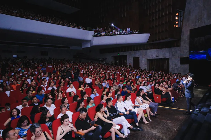 Duy Cường diện đồ ton-sur-ton cùng cha nuôi Ngọc Sơn trong liveshow đầu tiên - Ảnh 8. Duy Cường diện đồ ton-sur-ton cùng cha nuôi Ngọc Sơn trong liveshow đầu tiên - Ảnh 8.