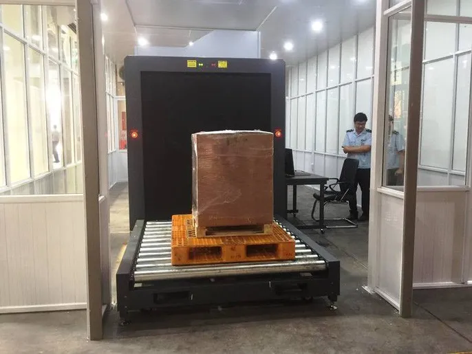 Mỹ bàn giao máy soi hàng hóa cho Hải quan cho Việt Nam - Ảnh 2.