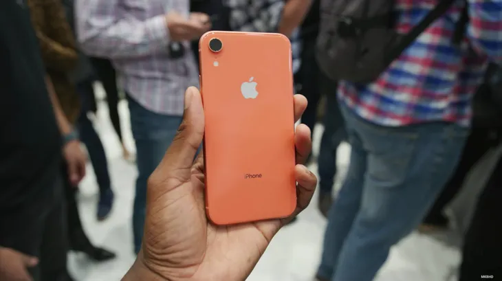 iPhone Xs Max bán chạy gấp 3 - 4 lần iPhone Xs - Ảnh 2. iPhone Xs Max bán chạy gấp 3 - 4 lần iPhone Xs - Ảnh 2.