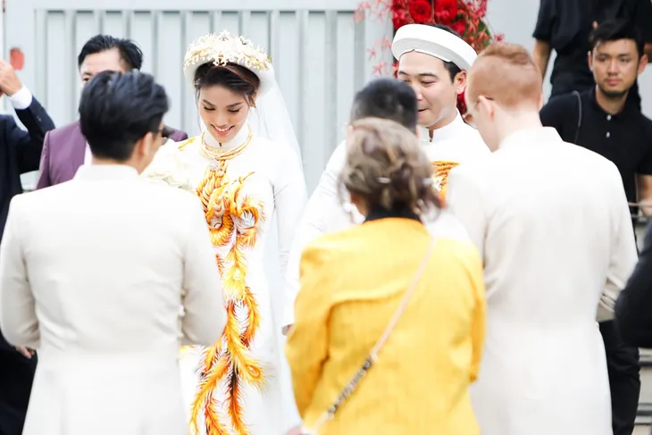Lan Khuê hạnh phúc trong lễ ăn hỏi - Ảnh 3. Lan Khuê hạnh phúc trong lễ ăn hỏi - Ảnh 3.