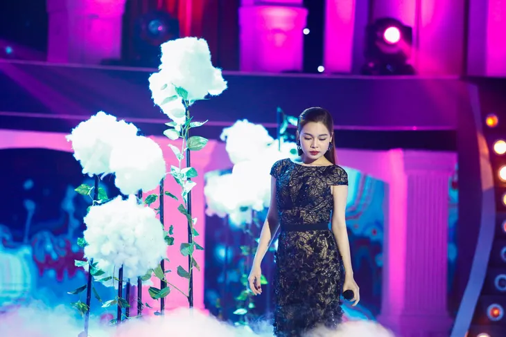 Giang Hồng Ngọc chinh phục trái tim khán giả khi hát nhạc bolero - Ảnh 1. Giang Hồng Ngọc chinh phục trái tim khán giả khi hát nhạc bolero - Ảnh 1.